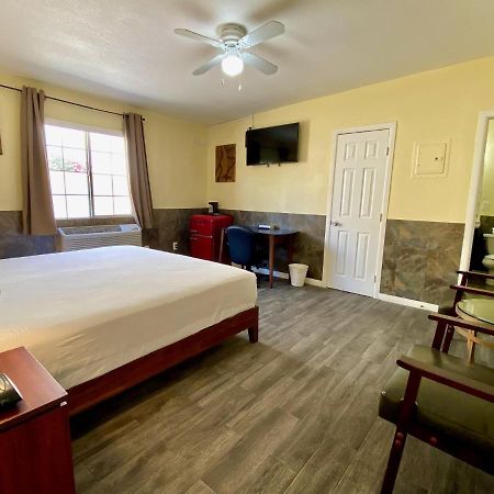 Europa Inn & Suites Desert Hot Springs Dış mekan fotoğraf