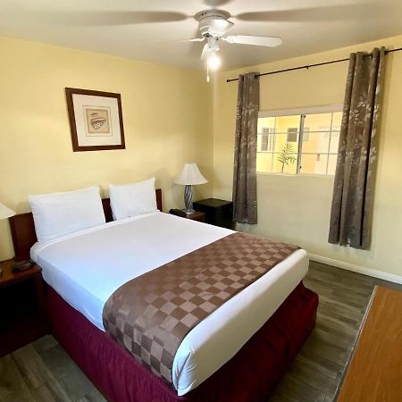 Europa Inn & Suites Desert Hot Springs Dış mekan fotoğraf