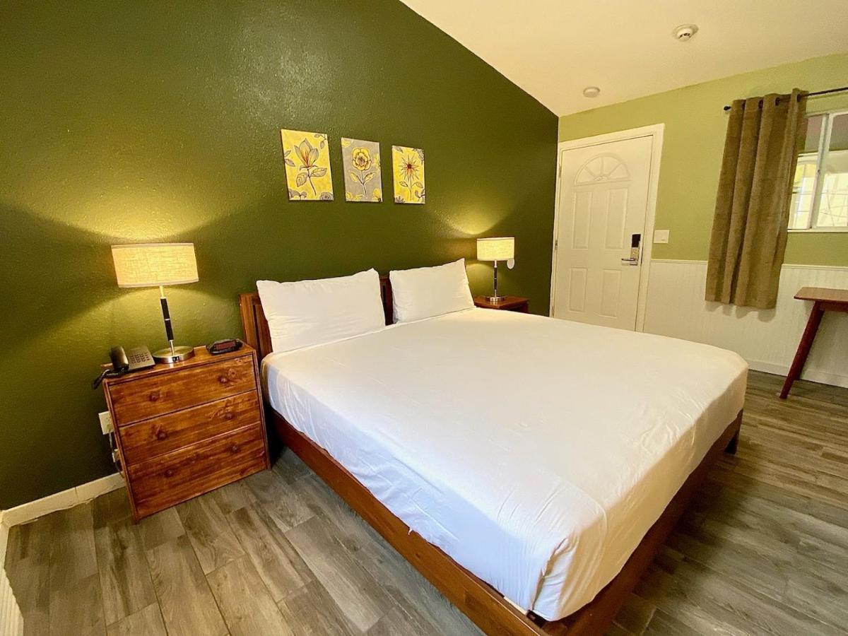 Europa Inn & Suites Desert Hot Springs Dış mekan fotoğraf