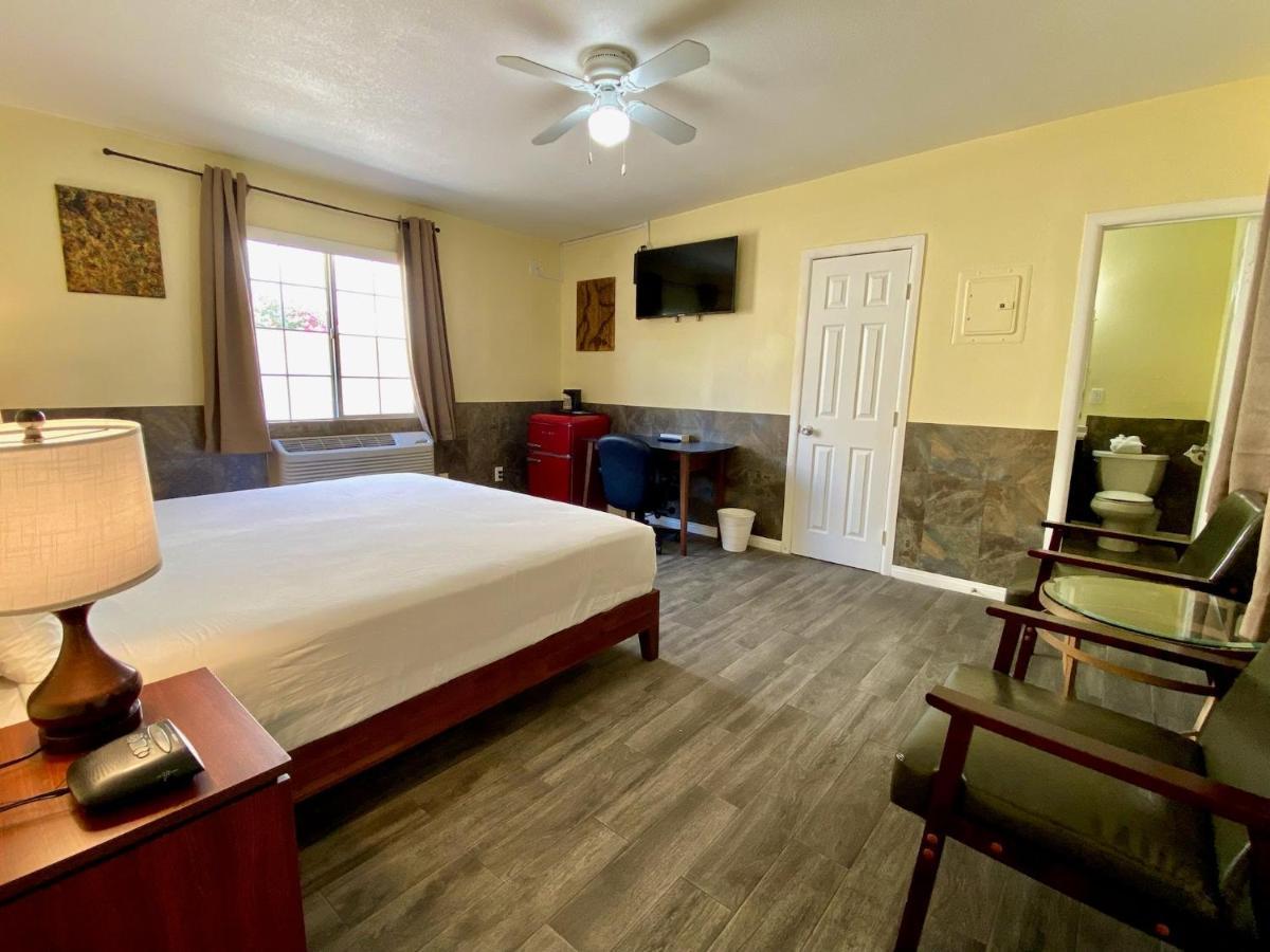 Europa Inn & Suites Desert Hot Springs Dış mekan fotoğraf