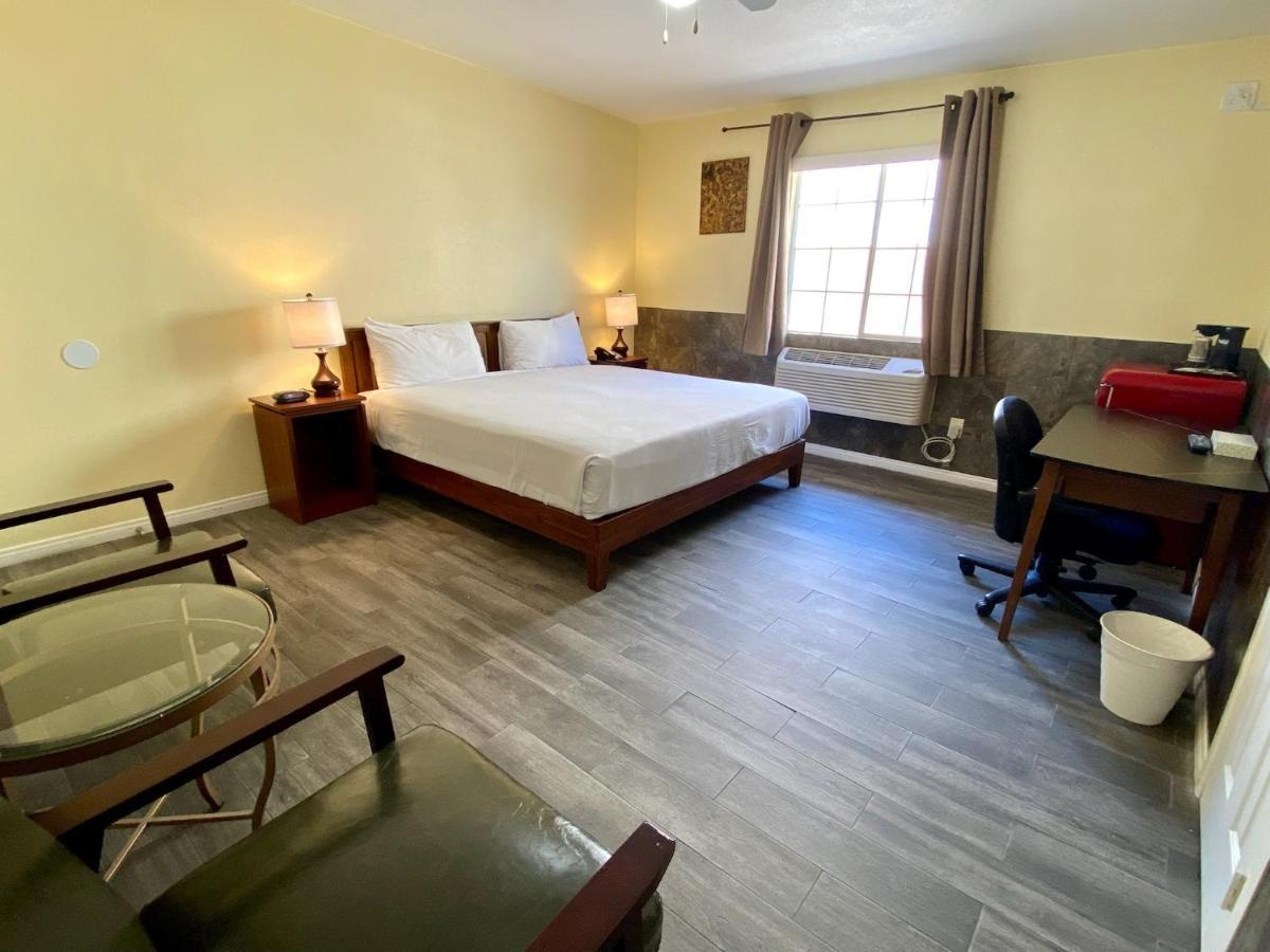 Europa Inn & Suites Desert Hot Springs Dış mekan fotoğraf