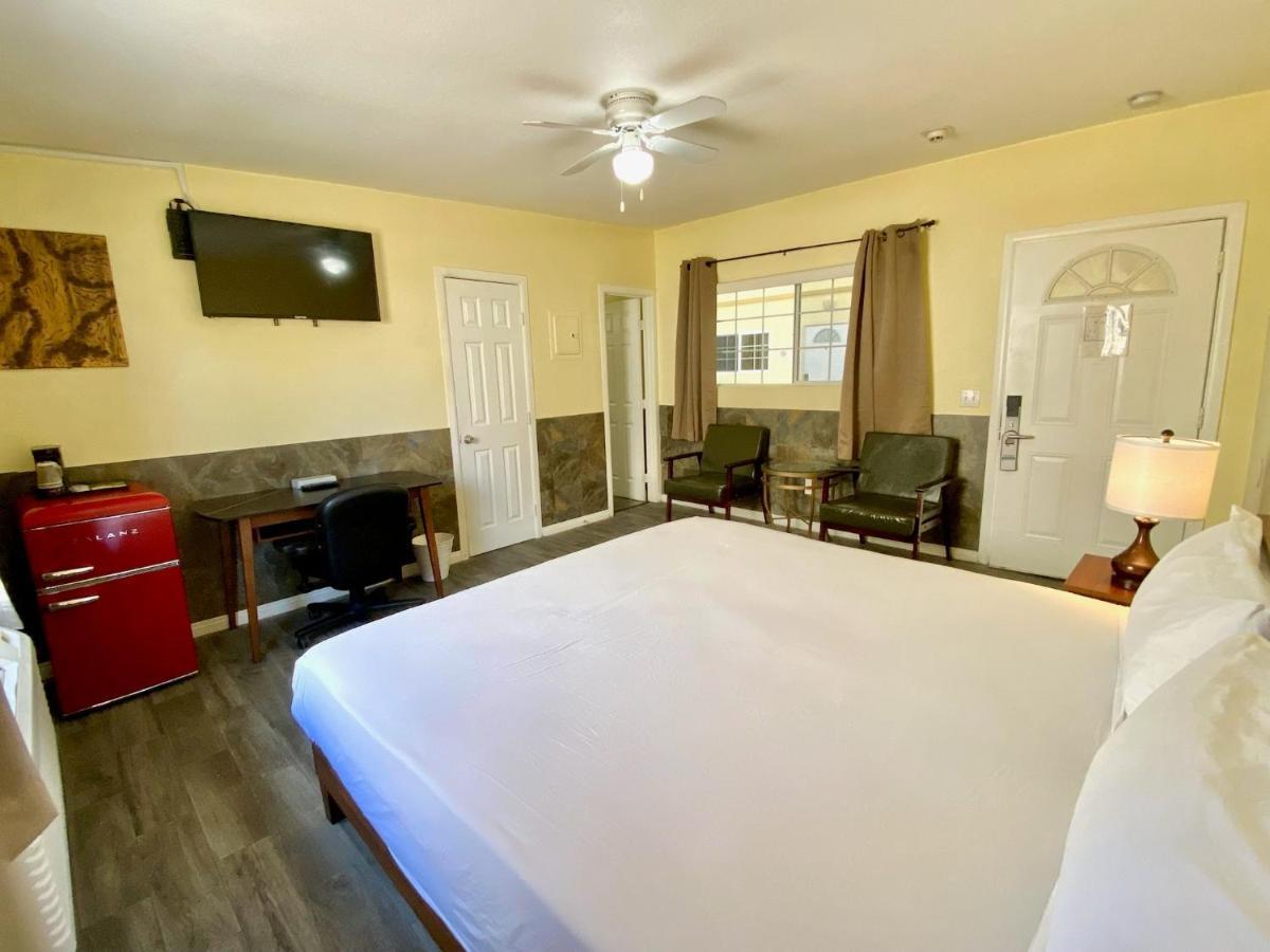Europa Inn & Suites Desert Hot Springs Dış mekan fotoğraf