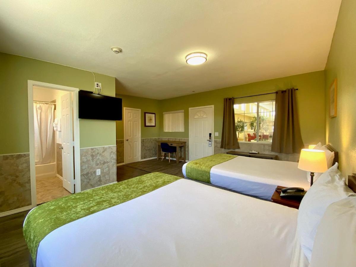 Europa Inn & Suites Desert Hot Springs Dış mekan fotoğraf
