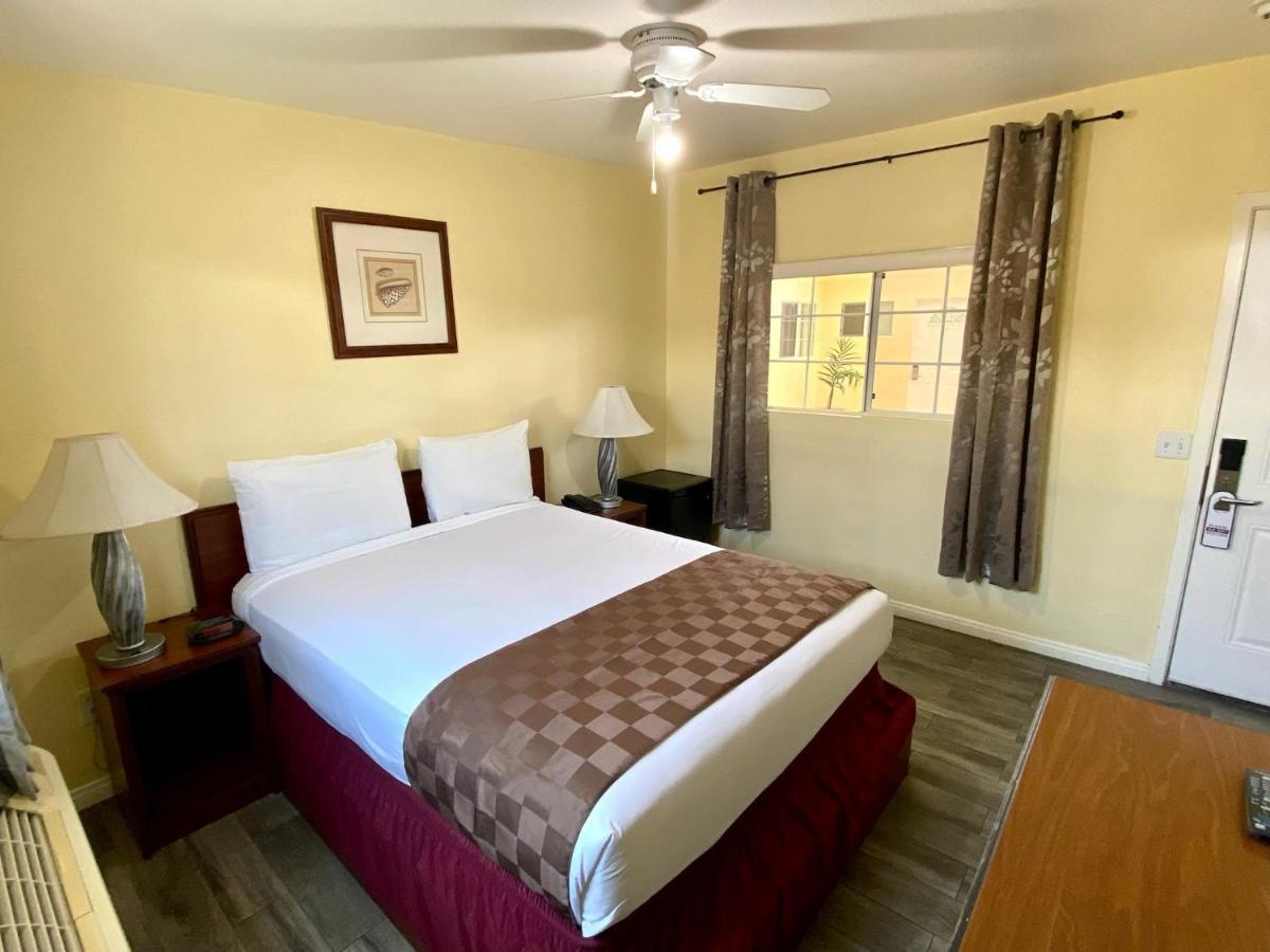 Europa Inn & Suites Desert Hot Springs Dış mekan fotoğraf