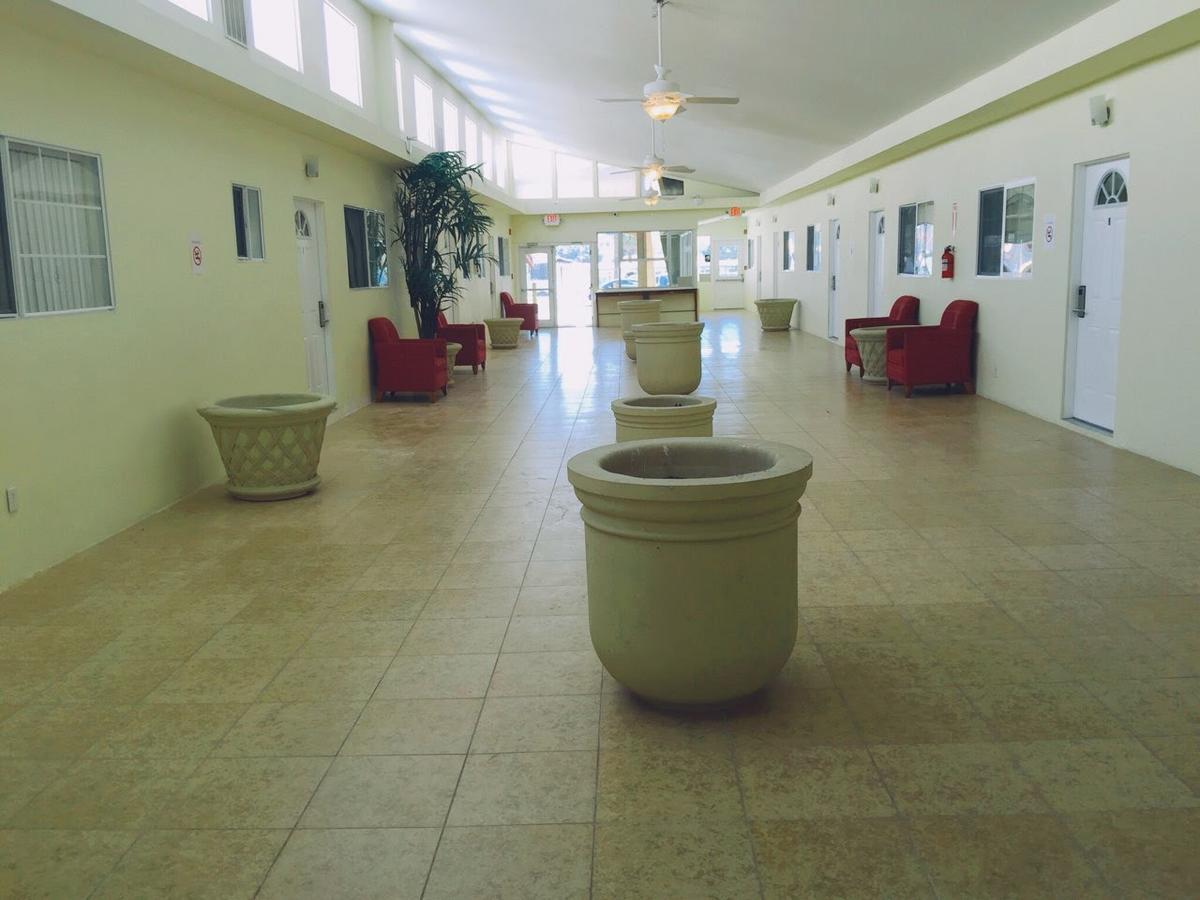 Europa Inn & Suites Desert Hot Springs Dış mekan fotoğraf