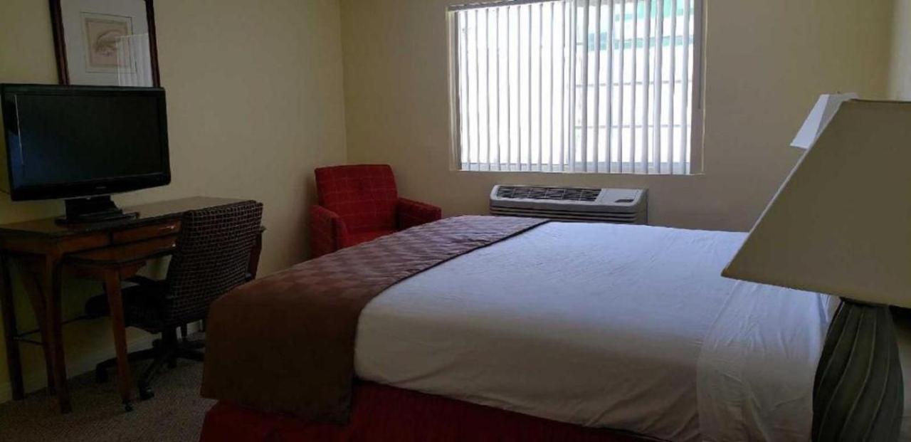 Europa Inn & Suites Desert Hot Springs Dış mekan fotoğraf